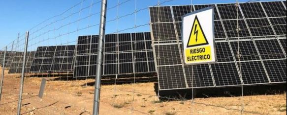 Paneles solares de una instalación en el interior de la provincia.  // CharryTV