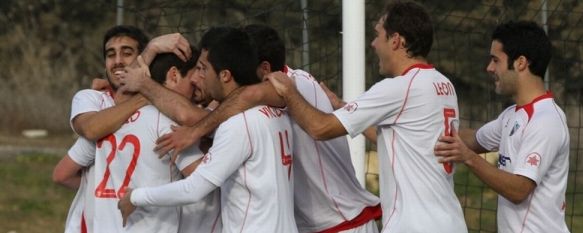 El C.D. Ronda deja escapar la victoria en Huétor Tájar en el último suspiro, Pablo Domínguez adelantó por segunda vez a los rondeños a cinco del final, pero Alberto empató en el descuento, 26 Feb 2012 - 00:03