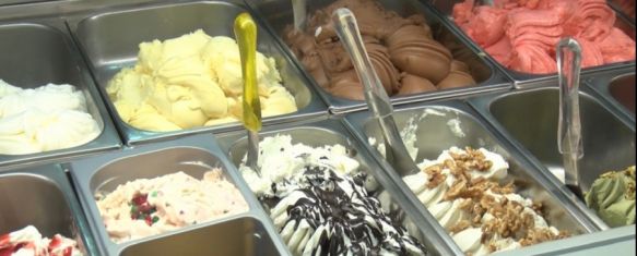 El helado artesano conquista el paladar de rondeños y visitantes, La Ibense de Ronda y Heladería E’Gelato, en calle La Bola, fabrican a diario una amplía variedad de sabores de este alimento que también ayuda a mitigar el calor, 31 Jul 2023 - 14:22