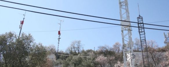 La eléctrica de Benaoján denuncia al Consistorio por una presunta conexión ilegal, El Ayuntamiento cambió el viernes la cerradura de acceso a la instalación del poste repetidor de televisión, cuando se reestableció el servicio, 28 Feb 2012 - 00:13