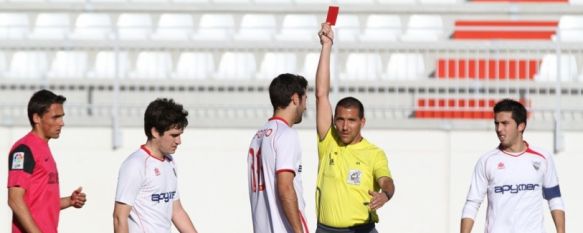 El filial malaguista golea al C.D. Ronda en un partido loco, El colegiado sevillano Moreno Díaz expulsó a tres jugadores rondeños, al técnico Alonso Jiménez y al visitante Julián, 28 Feb 2012 - 19:47