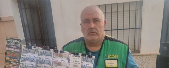 Juan Jesús Galea vendió el cupón premiado por terminal el domingo. // CharryTV Juan Jesús Galea vendió el cupón premiado por terminal el domingo. // CharryTV