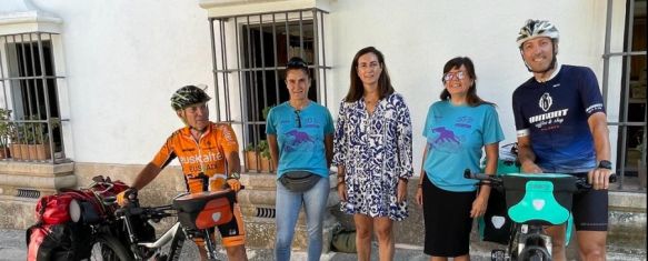 Las Rutas del Silencio, a beneficio de la Fundación Vicente Ferrer, pasan por Ronda, Esta iniciativa, puesta en marcha por dos ciclistas sordos, busca donar bicicletas a niños de la India rural, 13 Sep 2023 - 17:44
