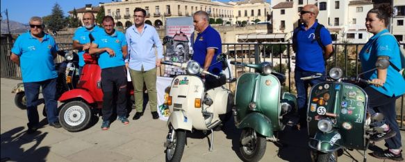 Miembros del colectivo rondeño junto al concejal de Turismo han presentado el evento en el Mirador de Aldehuela.   // Paloma González 