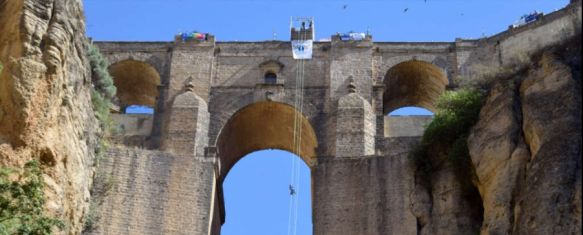 Entre las pruebas, destaca el rapel de 80 metros en el Puente Nuevo // FEDME