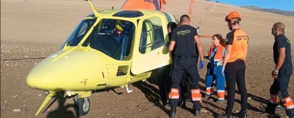 Rescatan a un parapentista en la carretera hacia San Pedro, El accidentado fue trasladado en helicóptero al hospital de Ronda tras realizar un aterrizaje de emergencia, 04 Oct 2023 - 07:23