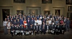 Foto de familia en la última edición de la entrega de Becas y Premios Universitarios de la RMR // CharryTV