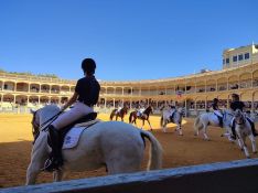 Los alumnos de la Escuela de Equitación de la RMR también han realizado una exhibición.  // Paloma González 
