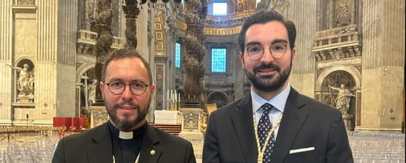 El sacerdote Salvador Aguilera junto al Hermano Mayor de la Hermandad de la Aurora, Miguel Ángel Romero // Hermandad de la Aurora