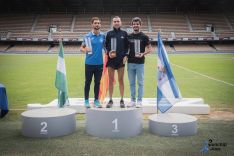 El corredor rondeño posa con su trofeo en el estado Chapín // CharryTV