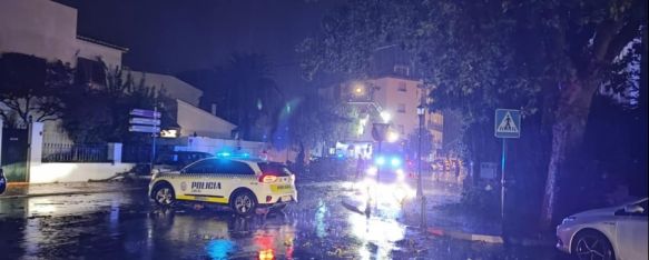 Los agentes tuvieron que intervenir en la calle Córdoba.  // Laura Caballero