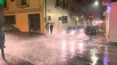 La lluvia anegó buena parte del centro, como esta esquina entre las calles Lauría y José María Castelló Madrid.  // Nacho Garrido