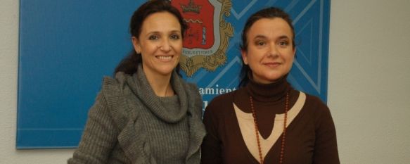 María José Zarzavilla, acompañada de la directora del Conservatorio Elemental de Música Ramón Corrales. // CharryTV