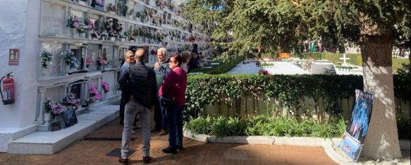 Los rondeños acuden al Cementerio de San Lorenzo en el Día de Todos los Santos , Como cada 1 de noviembre, la Asociación de la Memoria Histórica de Ronda y Serranía realiza su tradicional homenaje a los fusilados junto a la fosa común., 02 Nov 2023 - 08:40