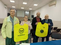 Testón y Bernal junto al coordinador de campañas en el interior de la provincia y el presidente de la ONG. // CharryTV