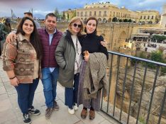 Parte del equipo, entre ellos Cristina Gallego y la propia Pepa Fernández, en el Mirador de Aldehuela.  // RNE