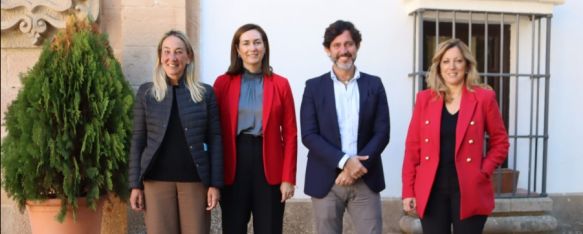 El diputado de Centros Asistenciales, Tercer Sector y Cooperación Internacional, Francisco José Martín, junto a diputada provincial Mari Carmen Martínez y las concejalas Alicia López y Cristina Durán.  // CharryTV