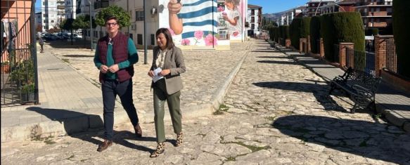 La alcaldesa de Ronda junto al delegado de Contratación en la zona de actuación // Ayuntamiento de Ronda