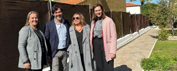 El diputado del Tercer Sector y la delegada de Asuntos Sociales en su visita a la entidad // Diputación de Málaga