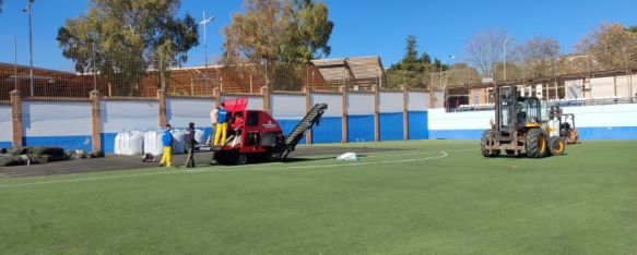 La maquinaria ya está en marcha en las instalaciones deportivas // Laura Caballero