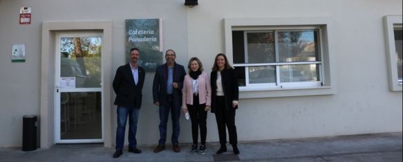 Sánchez Sierra ha recorrido el centro acompañada del gerente de Fundación Asprodisis y otros profesionales de la entidad.  // CharryTV