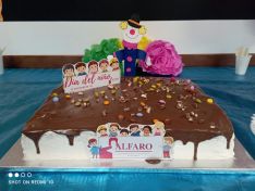 Los menores comieron tarta y dulces. // ALFARO