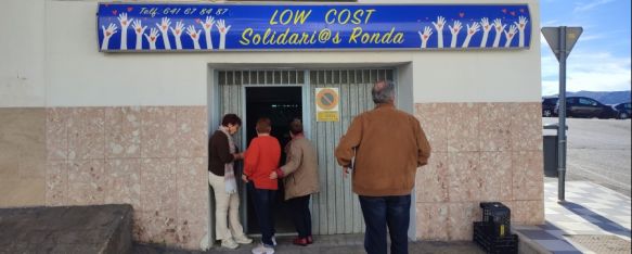 Solidarios en Ronda inaugura su nueva tienda low cost, Tras el cierre del local de la calle Monterejas, la asociación ha acondicionado un local en la barriada de La Dehesa., 14 Nov 2023 - 08:12