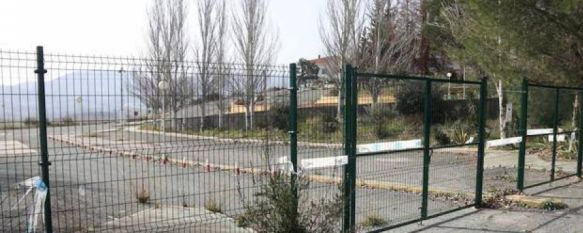 Trasera del antiguo Hospital Comarcal, en la carretera que une Ronda con El Burgo.  // CharryTV