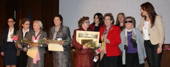 El acto institucional del Día de la Mujer homenajea a las maestras de las escuelas rurales , Seis profesoras han recibido un reconocimiento en el Convento de Santo Domingo, 08 Mar 2012 - 16:50