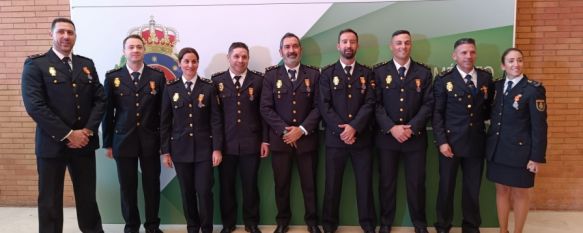 Los agentes que han recibido estas Medallas, en el acto que ha tenido lugar Sevilla.  // CharryTV