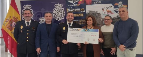 La Policía Nacional entrega 9.744 euros a AYUCA, La cantidad se recaudó el pasado mes de septiembre en la carrera solidaria Ruta 091, 20 Dec 2023 - 18:14