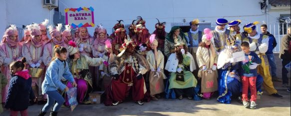 Los Reyes Magos reparten ilusión en las pedanías rondeñas, Melchor, Gaspar y Baltasar conocieron al joven Manué, de 21 días; a Rocío, de tres meses de vida y a Javi, un chico ciego apasionado de la 