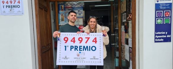 Un grupo de profesores, los agraciados con el Niño, Varios docentes de un colegio de Ronda comparten el décimo del primer premio vendido en Arriate. , 08 Jan 2024 - 12:13