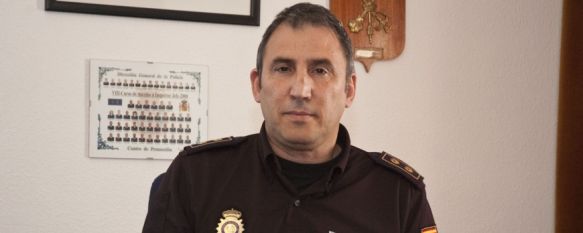 Francisco Núñez, Inspector Jefe de la Comisaría de Ronda, en su comparecencia ante los medios en la mañana de hoy. // Pedro Chito