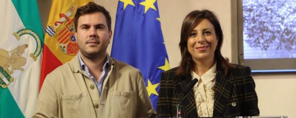 María de la Paz Fernández, alcaldesa de Ronda, junto al concejal de Turismo, Ángel Martínez // Ayuntamiento de Ronda