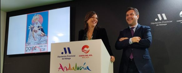 María de la Paz Fernández y Ángel Martínez han presentado el cartel oficial de la Semana Santa de Ronda 2024 // Paloma González