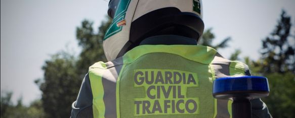 Motorista de la Guardia Civil de Tráfico. // CharryTV