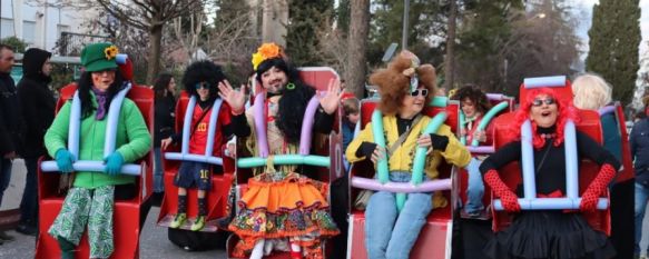 Grupo disfrazado de montaña rusa // Ayuntamiento de Ronda