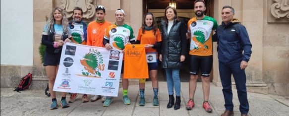 Han sido recibidos en el Ayuntamiento por la alcaldesa y el concejal de Deportes.  // CharryTV