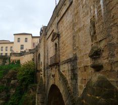 El Puente Nuevo y el Convento de Santo Domingo, dos de los atractivos monumentales y culturales de la ciudad.  // CharryTV