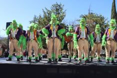 La chirigota del Sheriff, El Grinch de Cai, actuó el domingo en la plaza Teniente Arce.  // CharryTV