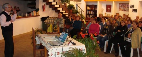 Los mayores de El Burgo reciben una charla sobre alimentación y actividad física, Fue impartida por Juan Antonio Vivas, médico de familia del Área de Gestión Sanitaria Serranía de Ronda, 15 Mar 2012 - 20:08