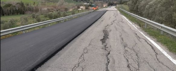 Se ha saneado y reconstruido las plataformas bajo el pavimento existente // Diputación de Málaga Se ha saneado y reconstruido las plataformas bajo el pavimento existente // Diputación de Málaga