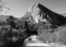 La sierra montejaqueña está muy presente en esta historia ambientada en los años 40.  // CharryTV