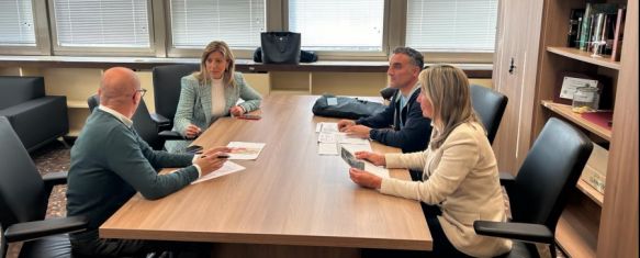 Responsables del Consistorio rondeño se han reunido con el delegado provincial de Medio Ambiente, José Antonio Víquez // Ayuntamiento de Ronda