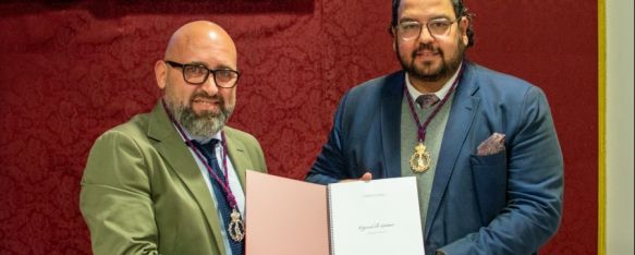 Jesús Ramos y el Hermano Mayor, Juan Vega, durante el acto de presentación de la pieza musical.  // Ariadna Mateos. 