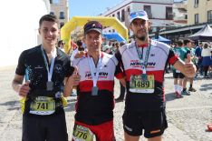 Paco Maíllo (segundo clasificado de la Trail), Ignacio Heredia (ganador de la Trail) y Pincho Mirones (tercer clasificado). // CharryTV