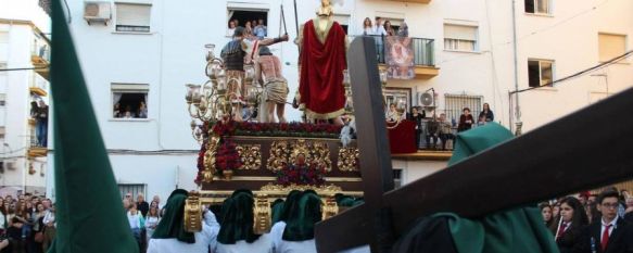 Un momento de la salida de la hermandad del Prendimiento, del paso del Señor.  // CharryTV