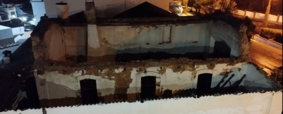 Se derrumba el techo de una nave, destruyendo enseres de la Hermandad de la Pollinica, La antigua parihuela de la Virgen de la Paloma y un paso secundario han sido parte del patrimonio afectado, 21 Mar 2024 - 18:56