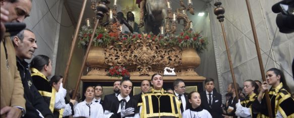 Paso del Cristo en la carpa instalada en la calle José Carrasco Panal.  // Laura Caballero